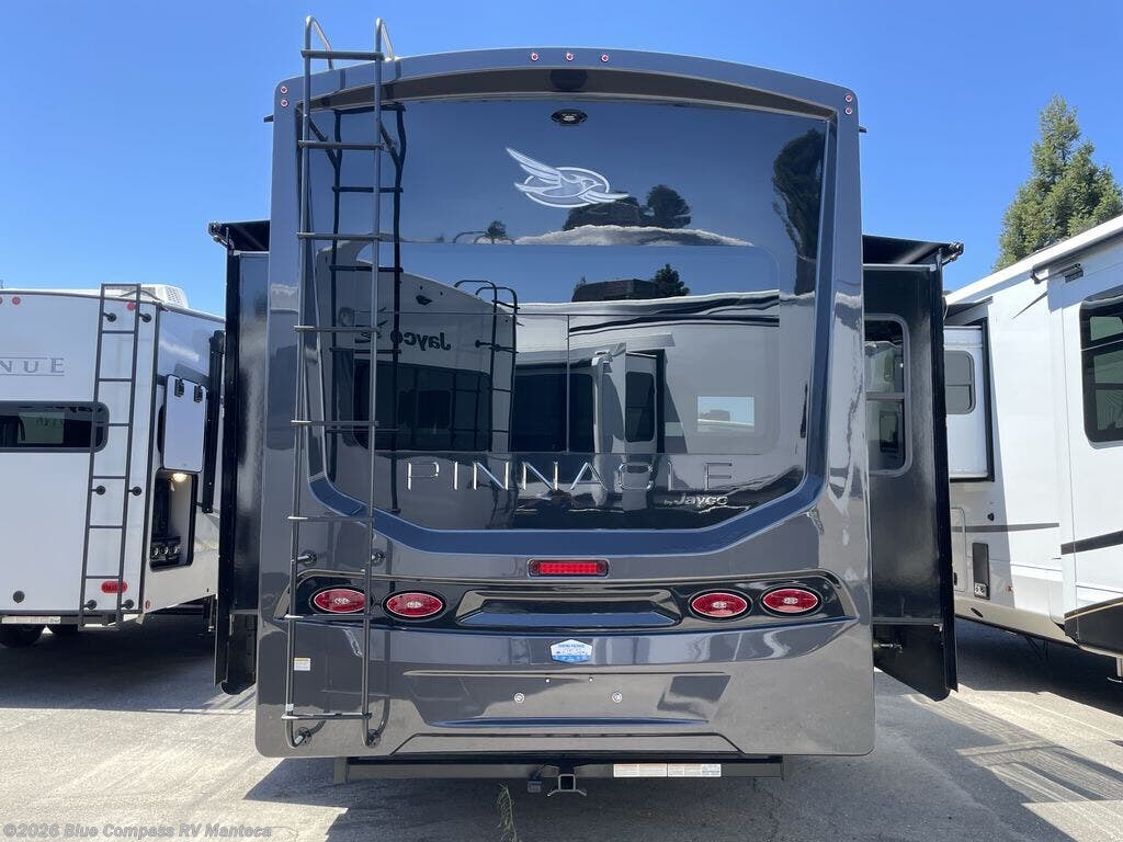 2025 Pinnacle 32RLTS by Jayco from Blue Compass RV Manteca in Manteca, California
