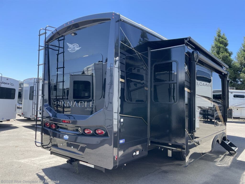 New 2025 Jayco Pinnacle 32RLTS available in Manteca, California