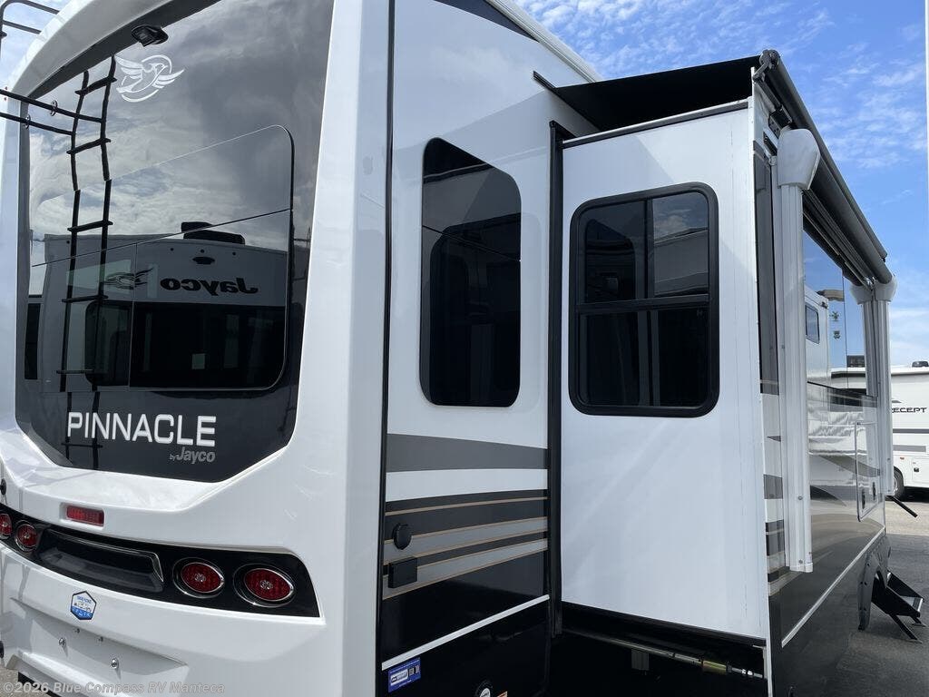 New 2025 Jayco Pinnacle 38KPTS available in Manteca, California