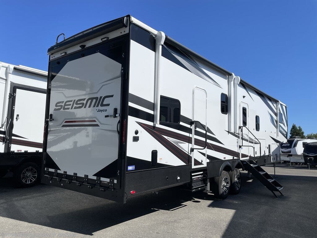 2025 Seismic 359 by Jayco from Blue Compass RV Manteca in Manteca, California
