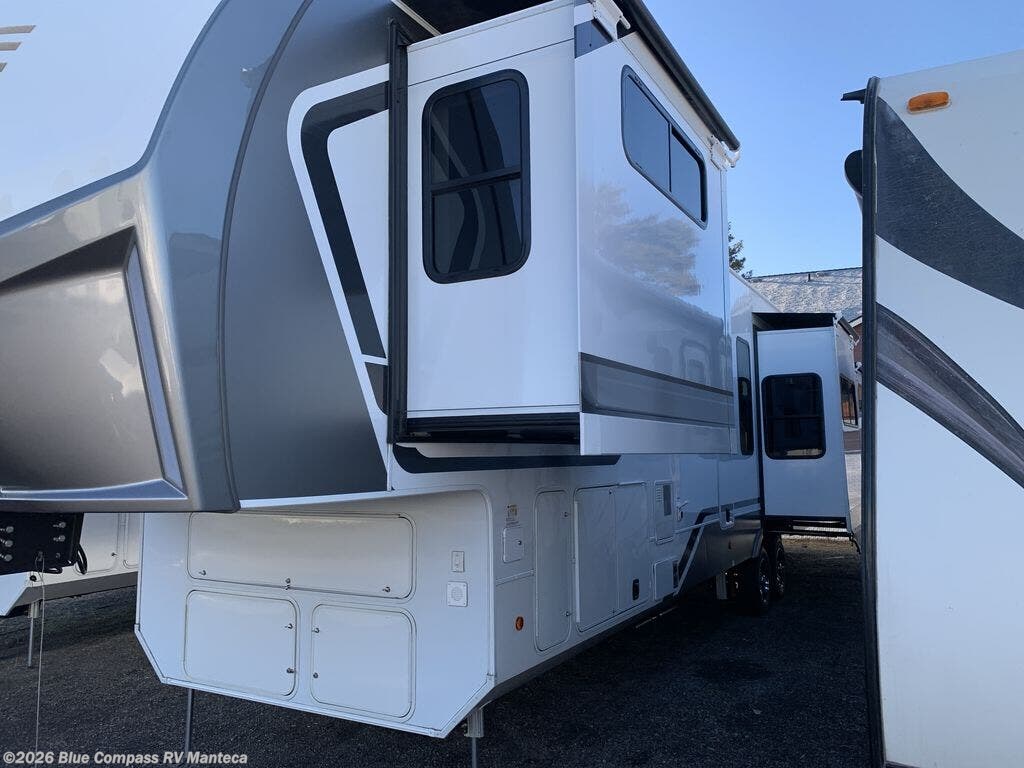 New 2025 Alliance RV Paradigm 395DS available in Manteca, California