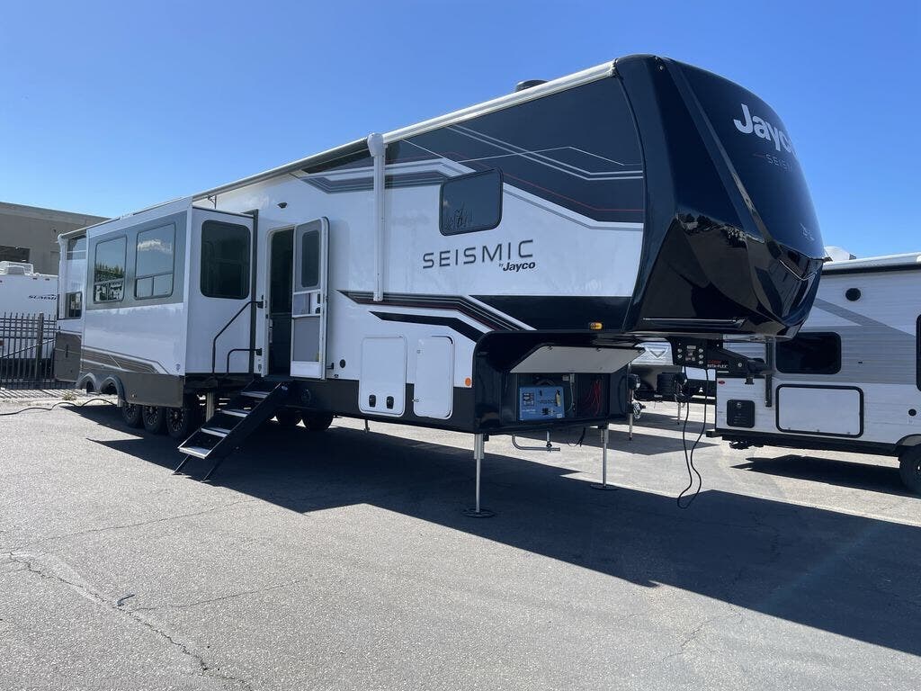 New 2026 Jayco Seismic 395 available in Manteca, California