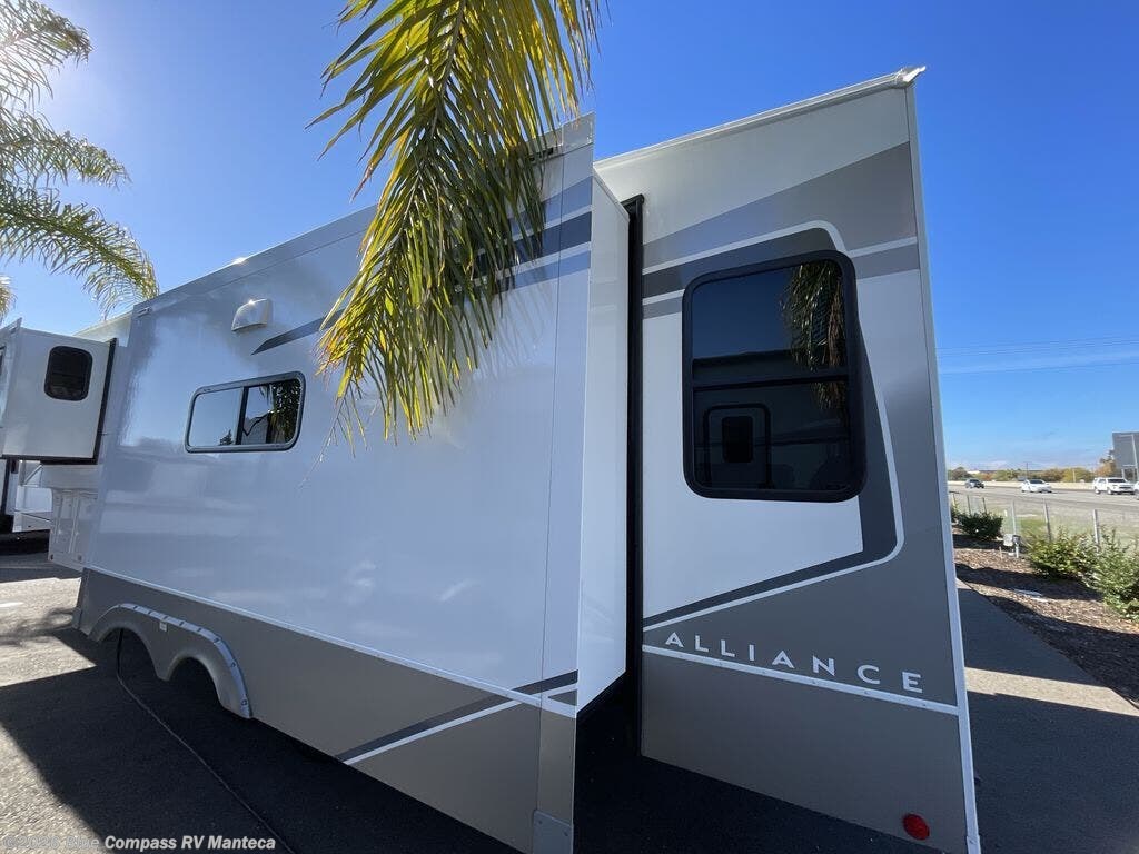 2026 Avenue 32RLS by Alliance RV from Blue Compass RV Manteca in Manteca, California