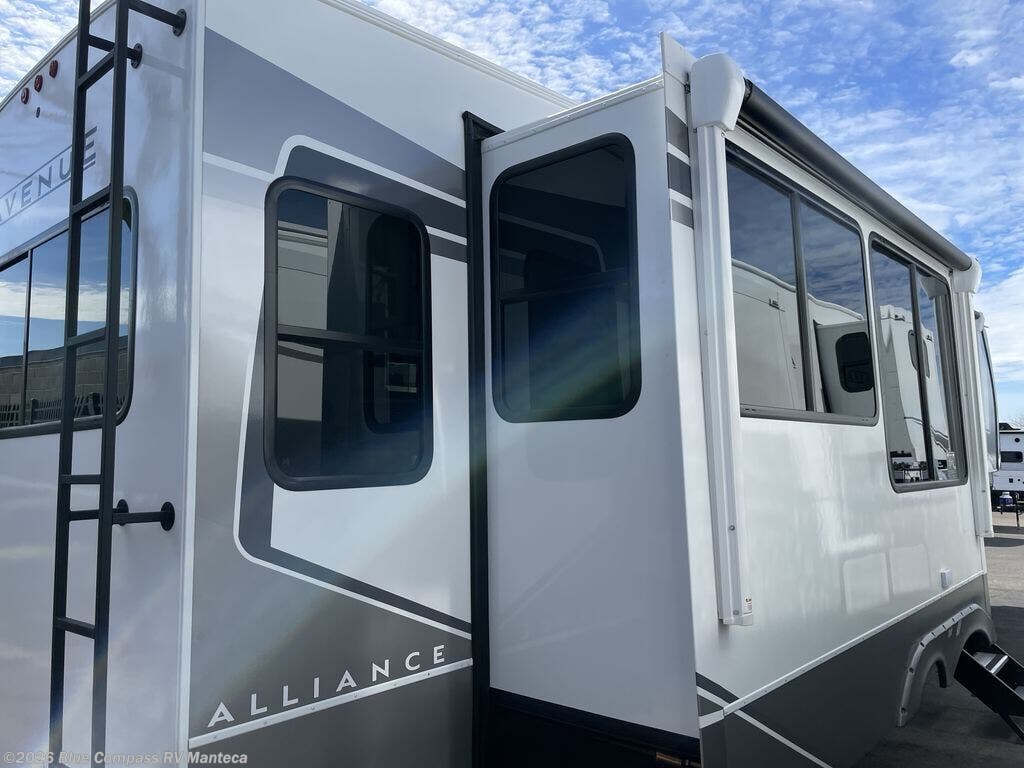 2026 Avenue 32RLS by Alliance RV from Blue Compass RV Manteca in Manteca, California