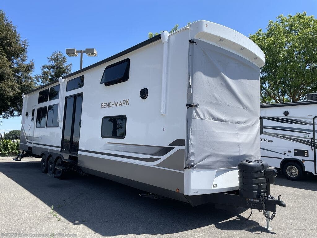 New 2026 Alliance RV Benchmark 44LFT available in Manteca, California
