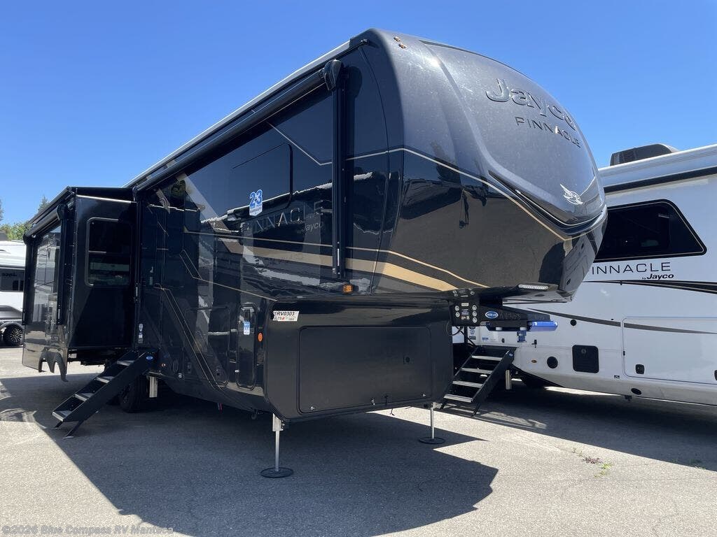 New 2026 Jayco Pinnacle 32RLTS available in Manteca, California