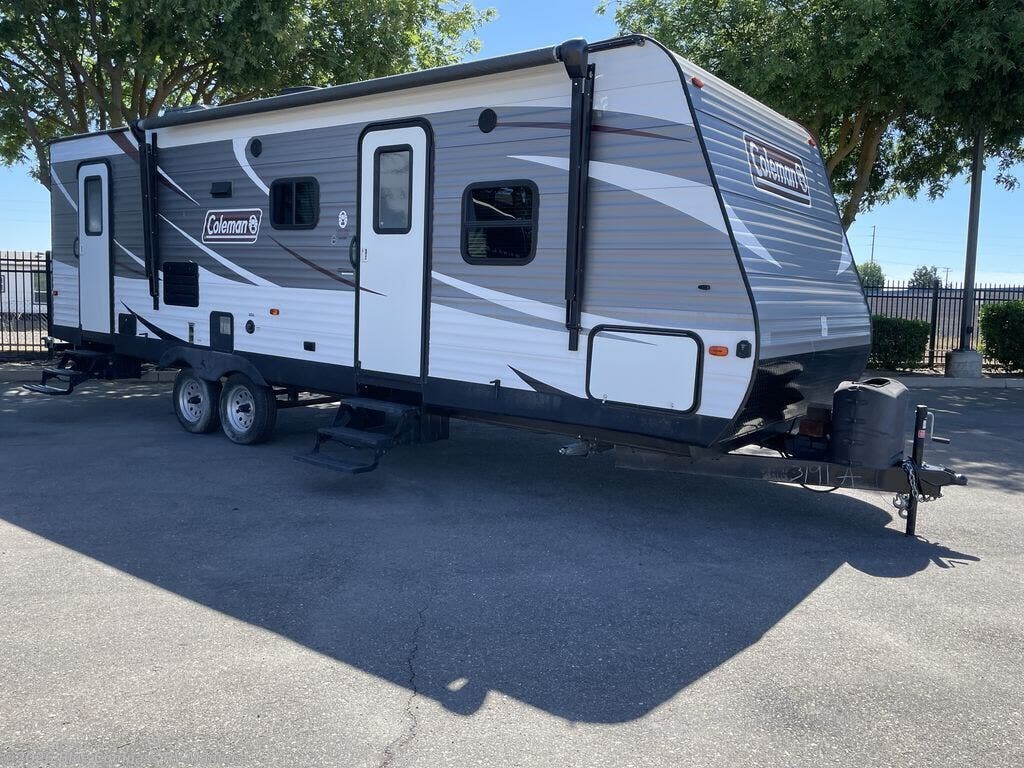Used 2018 Coleman Lantern Series 263BHWE available in Manteca, California