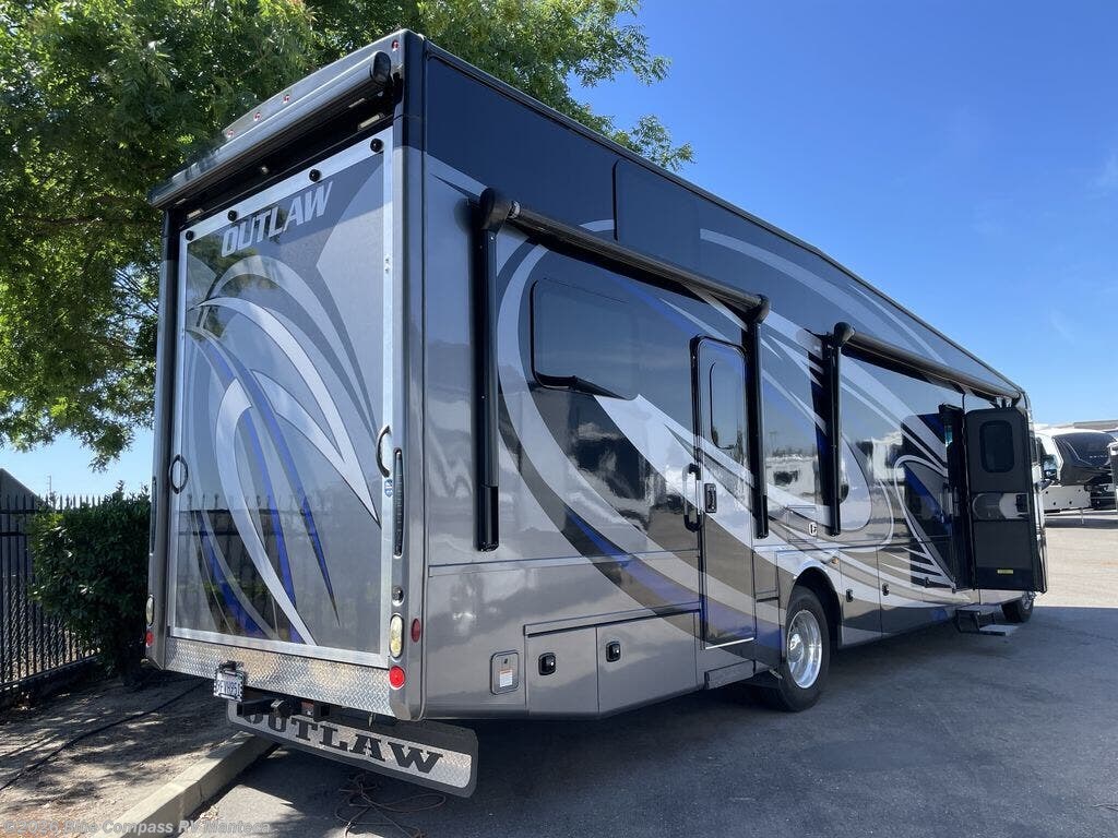 2022 Outlaw 38KB by Thor Motor Coach from Blue Compass RV Manteca in Manteca, California