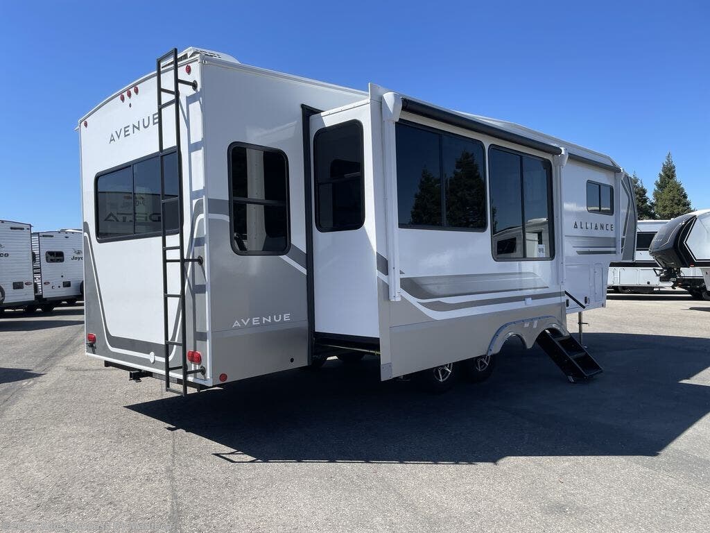 2027 Avenue 32RLS by Alliance RV from Blue Compass RV Manteca in Manteca, California