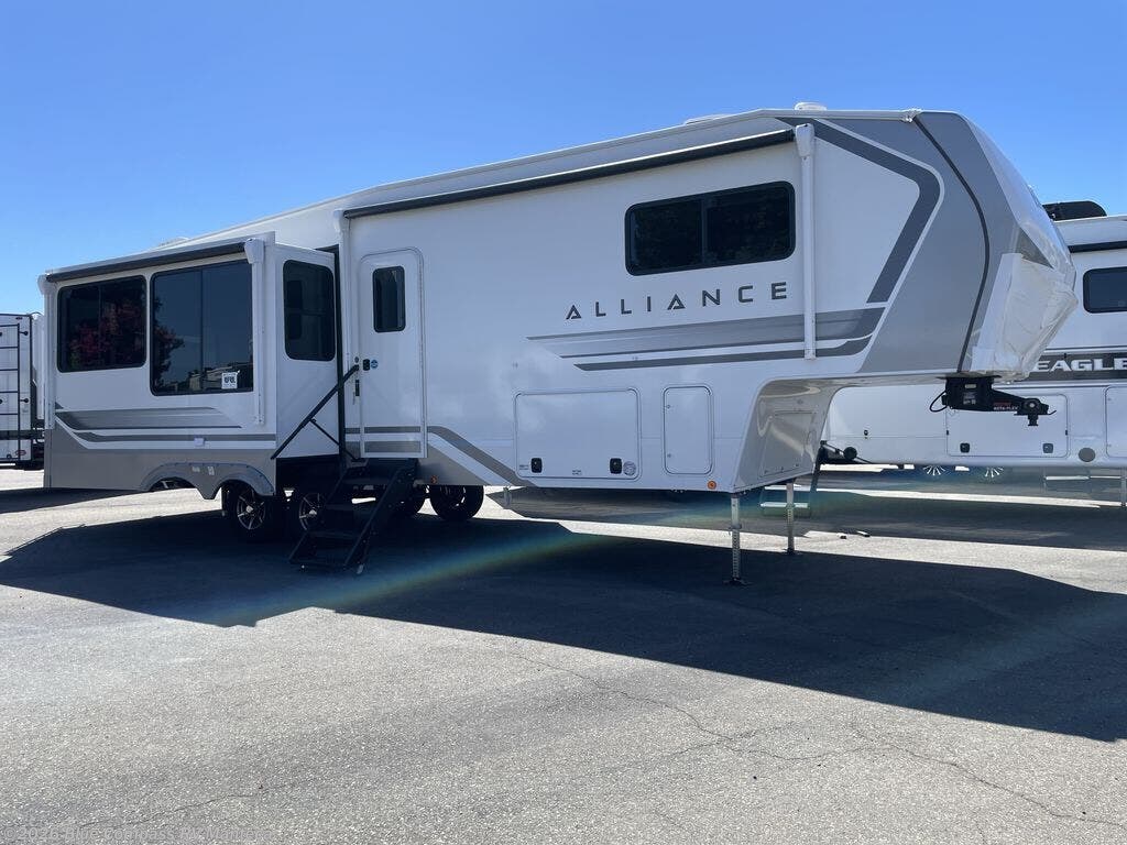 New 2027 Alliance RV Avenue 32RLS available in Manteca, California