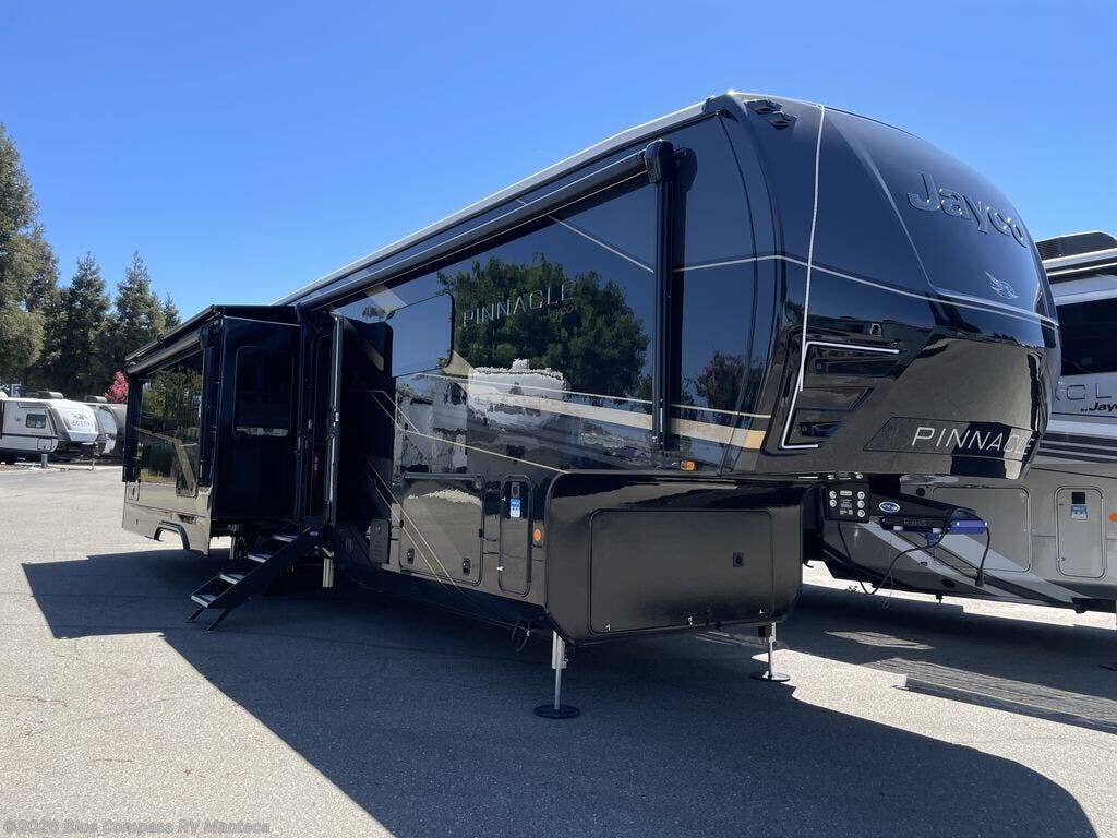 New 2027 Jayco Pinnacle 38FBRK available in Manteca, California