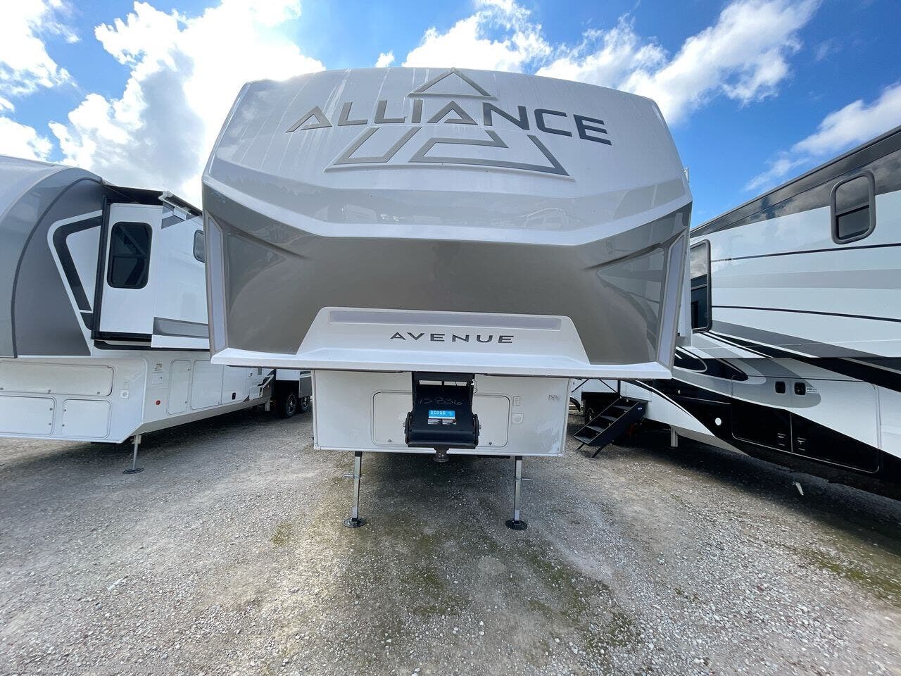 New 2027 Alliance RV Avenue 32RLS available in Manteca, California