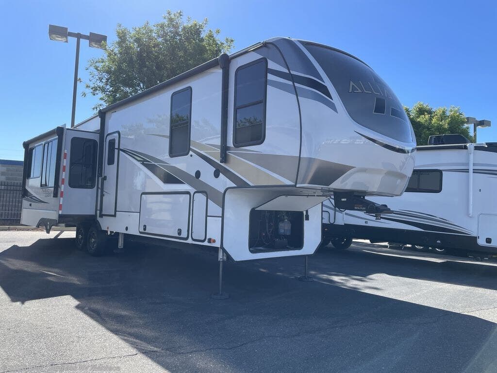 Used 2022 Alliance RV Paradigm 340RL available in Manteca, California