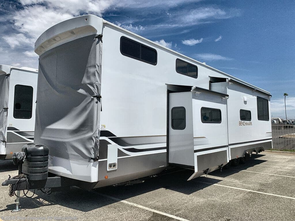 New 2026 Alliance RV Benchmark 44LFT available in Bakersfield, California