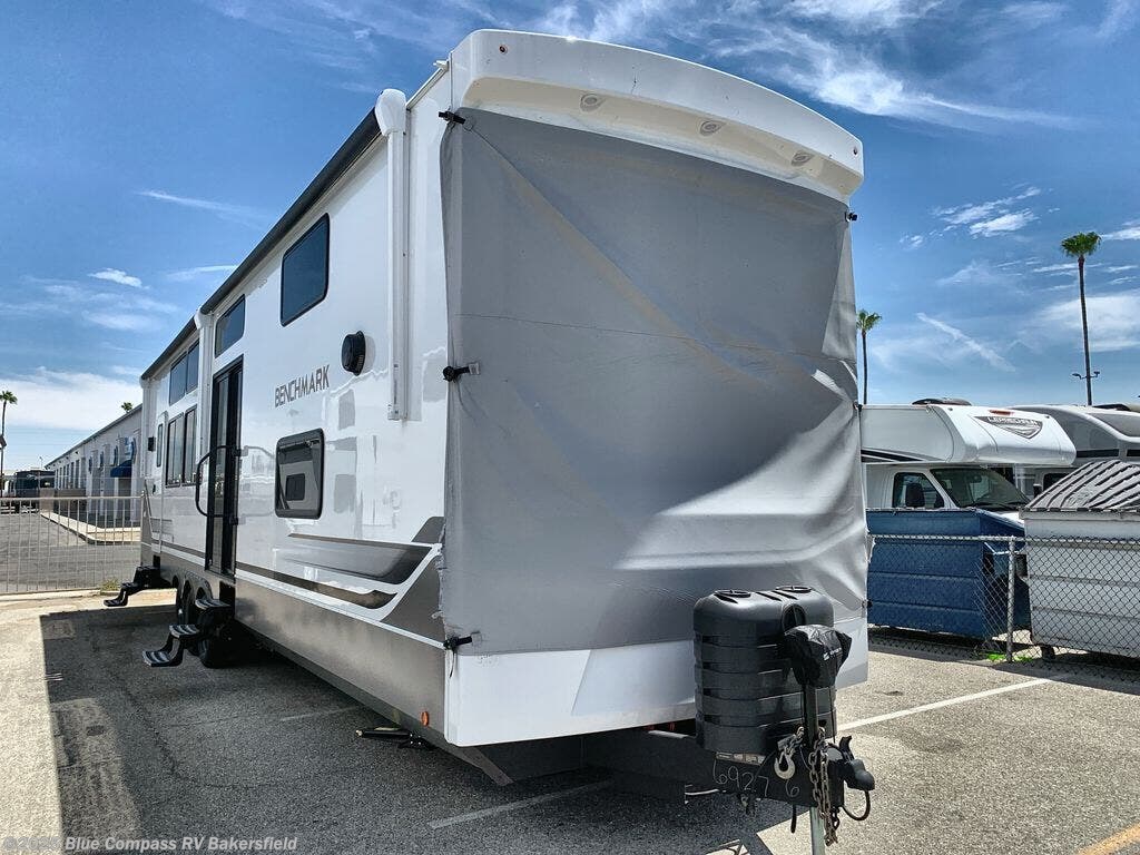 2026 Benchmark 44LFT by Alliance RV from Blue Compass RV Bakersfield in Bakersfield, California