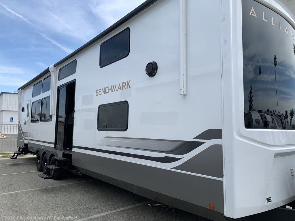 2026 Benchmark 44LFT by Alliance RV from Blue Compass RV Bakersfield in Bakersfield, California