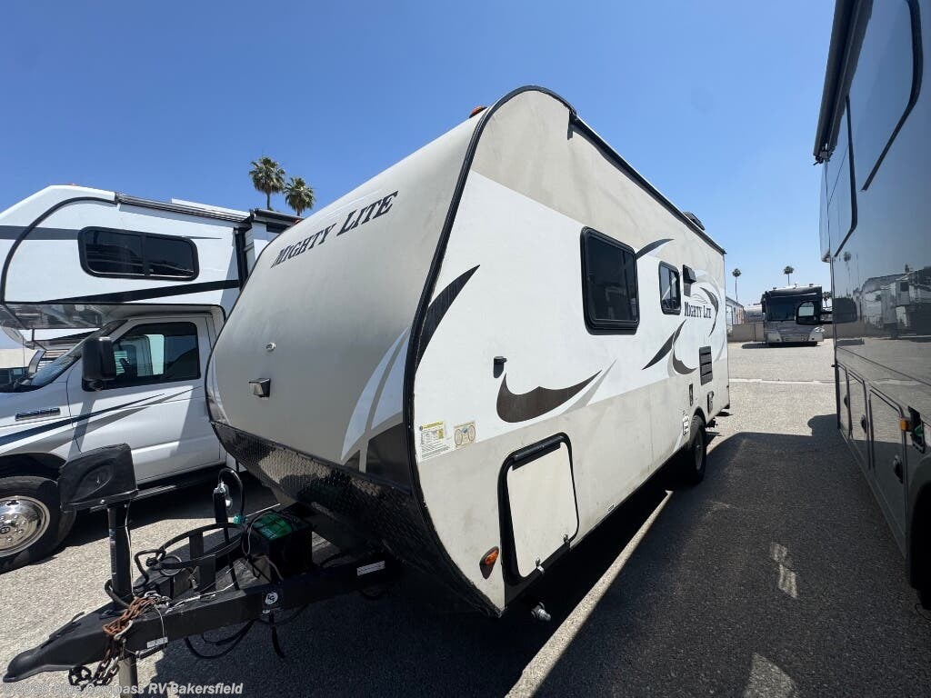 Used 2017 Pacific Coachworks Mighty Lite M16RB available in Bakersfield, California