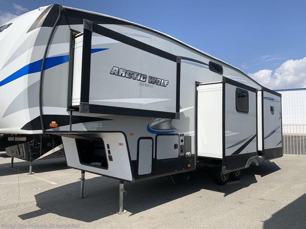 Used 2019 Forest River Cherokee Arctic Wolf 295QSL8 available in Bakersfield, California