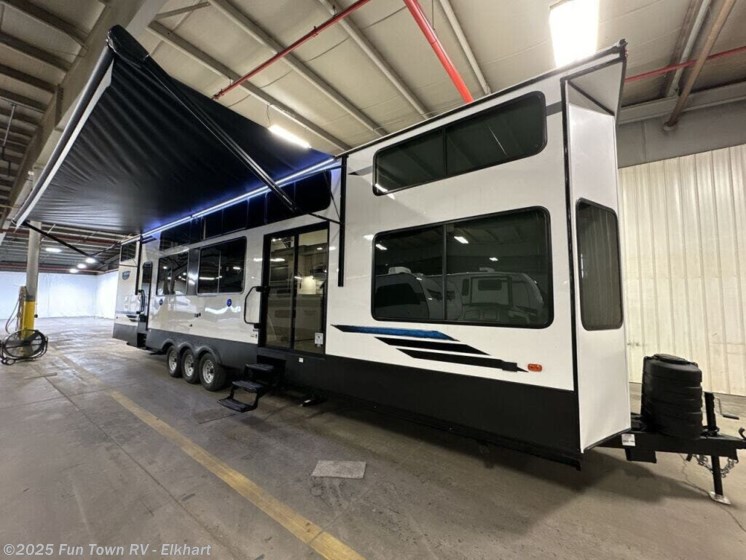 2025 Forest River Salem Grand Villa 44VIEW RV for Sale in Elkhart, IN