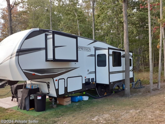 2018 Forest River Impression 28RSS - Used Fifth Wheel For Sale by Justine in Birch Run, Michigan