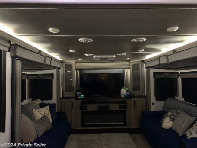 2022 Keystone Montana Legacy - Used Fifth Wheel For Sale by Josh  in Gainesville, Virginia
