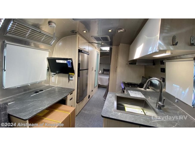 2024 Flying Cloud 27FB by Airstream from Airstream of Knoxville in Knoxville, Tennessee