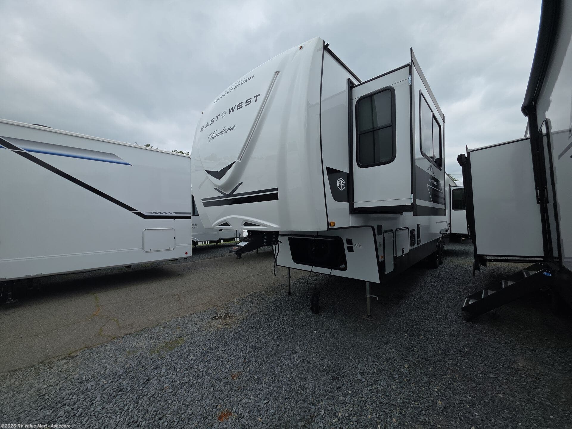 New 2026 East to West Tandara 390FL available in Franklinville, North Carolina