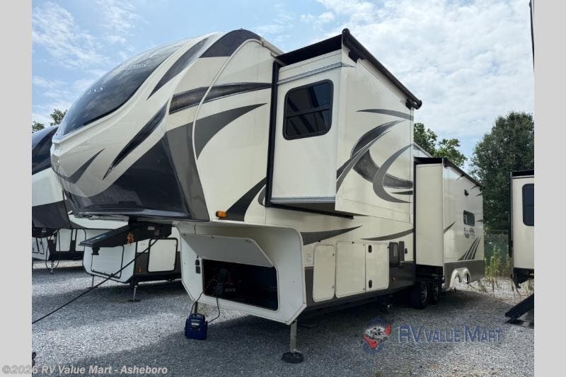 2020 Solitude 3350RL by Grand Design from RV Value Mart - Asheboro in Franklinville, North Carolina