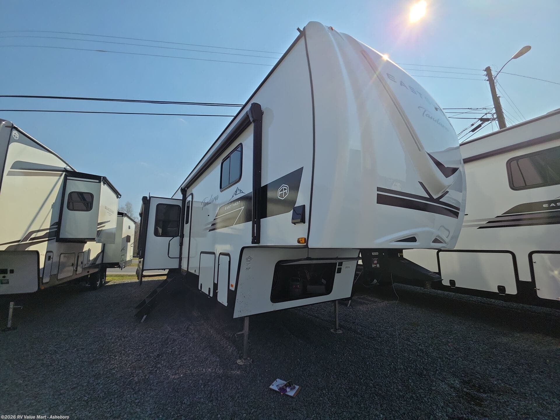 2026 East to West Tandara 387BH - New Fifth Wheel For Sale by RV Value Mart - Asheboro in Franklinville, North Carolina