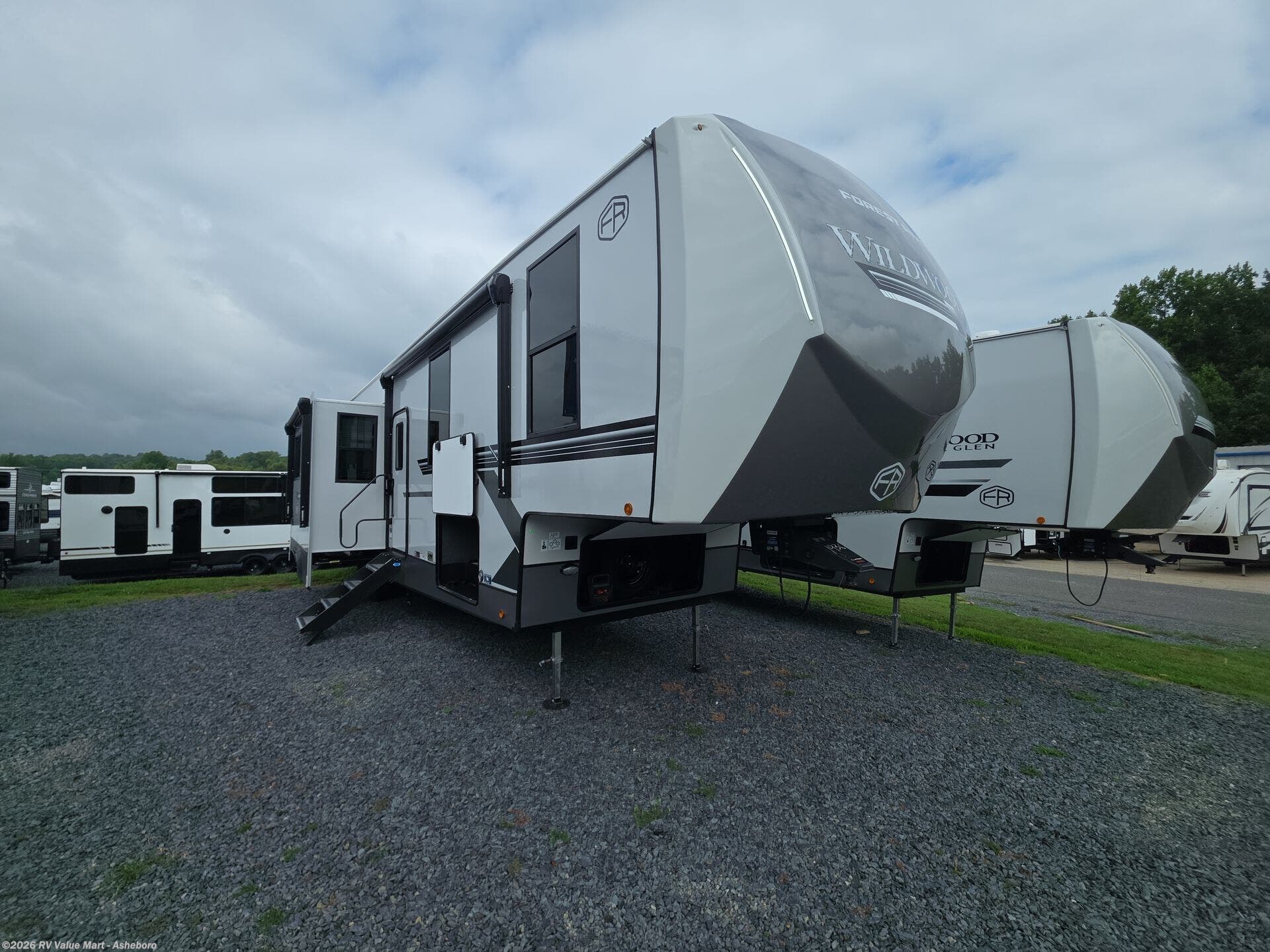 2027 Forest River Wildwood Heritage Glen 376FAM - New Fifth Wheel For Sale by RV Value Mart - Asheboro in Franklinville, North Carolina