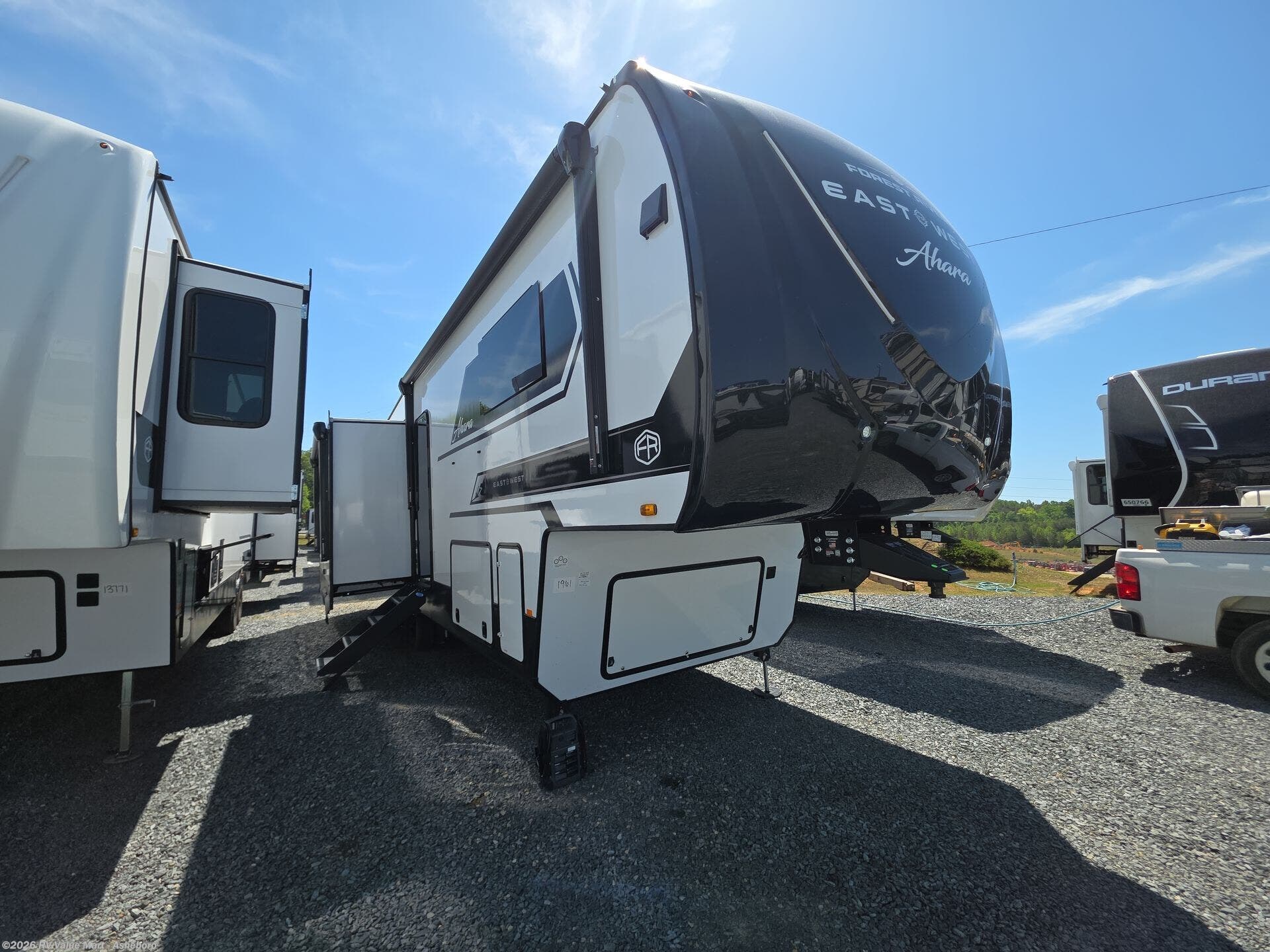 2026 East to West Ahara 297MK - New Fifth Wheel For Sale by RV Value Mart - Asheboro in Franklinville, North Carolina