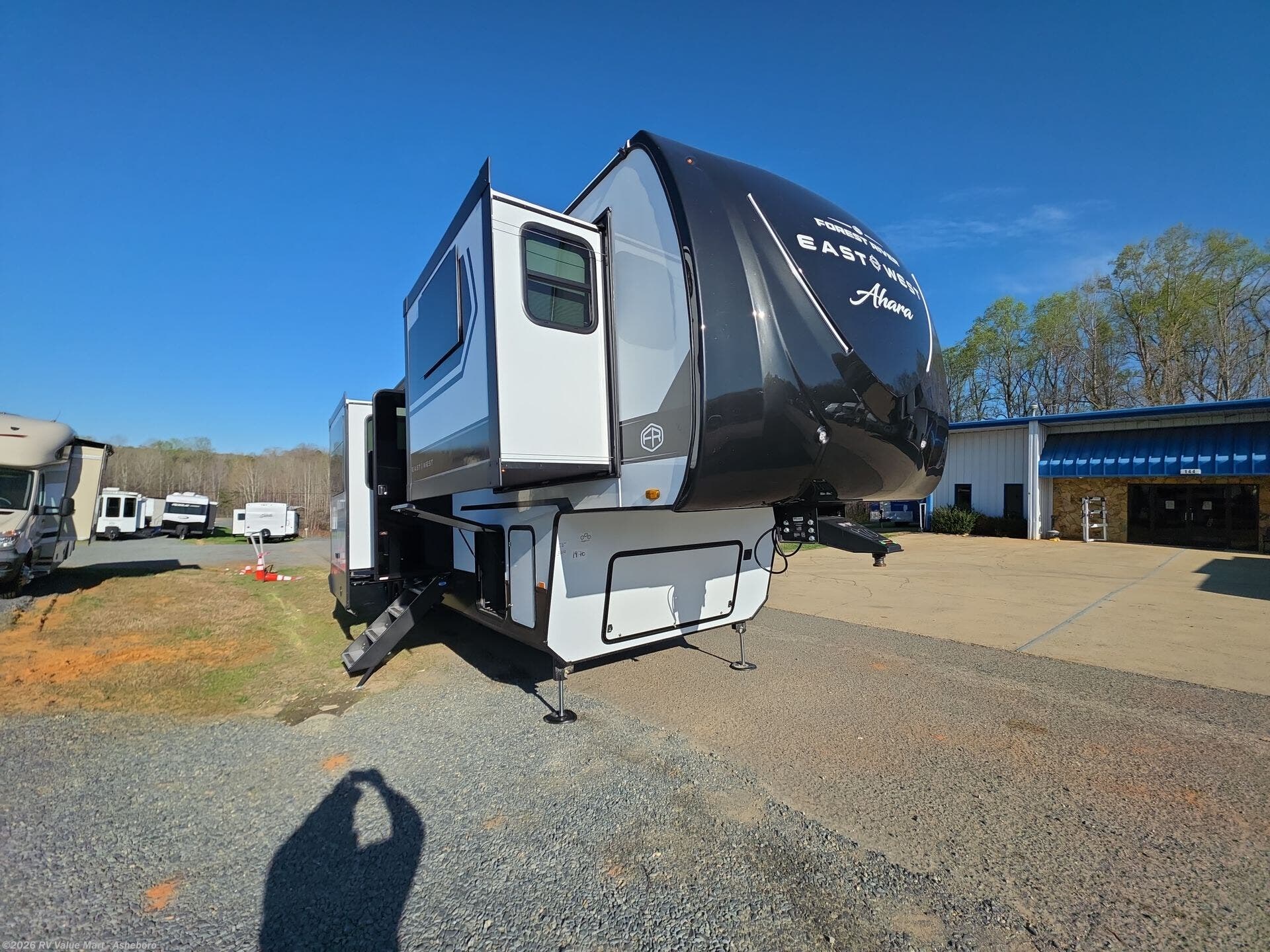 2026 East to West Ahara 380FL - New Fifth Wheel For Sale by RV Value Mart - Asheboro in Franklinville, North Carolina