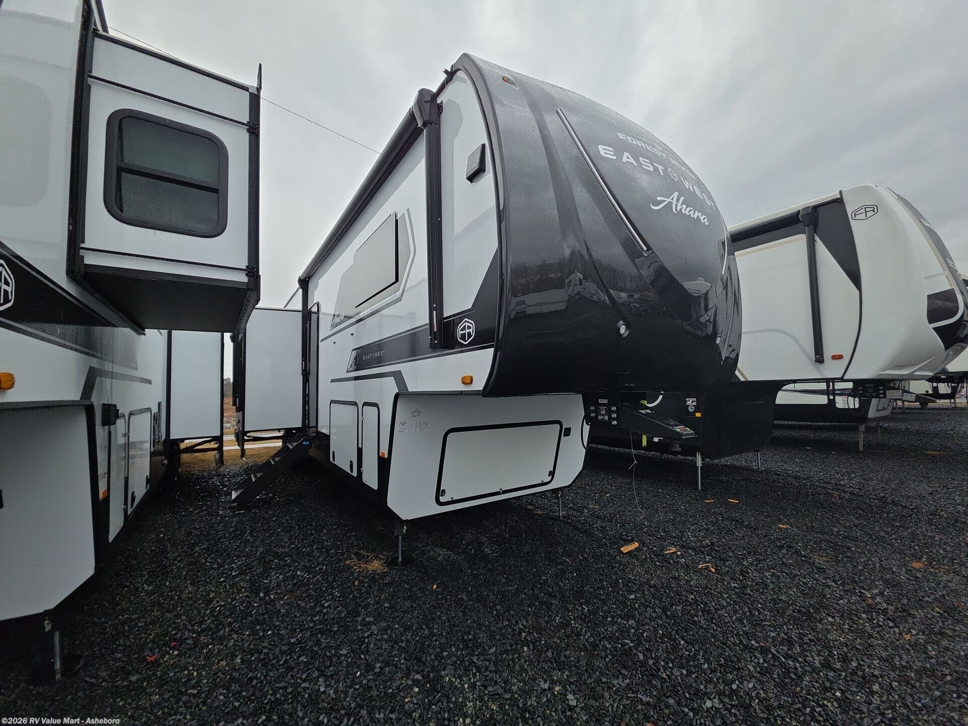 2026 East to West Ahara 385DS - New Fifth Wheel For Sale by RV Value Mart - Asheboro in Franklinville, North Carolina