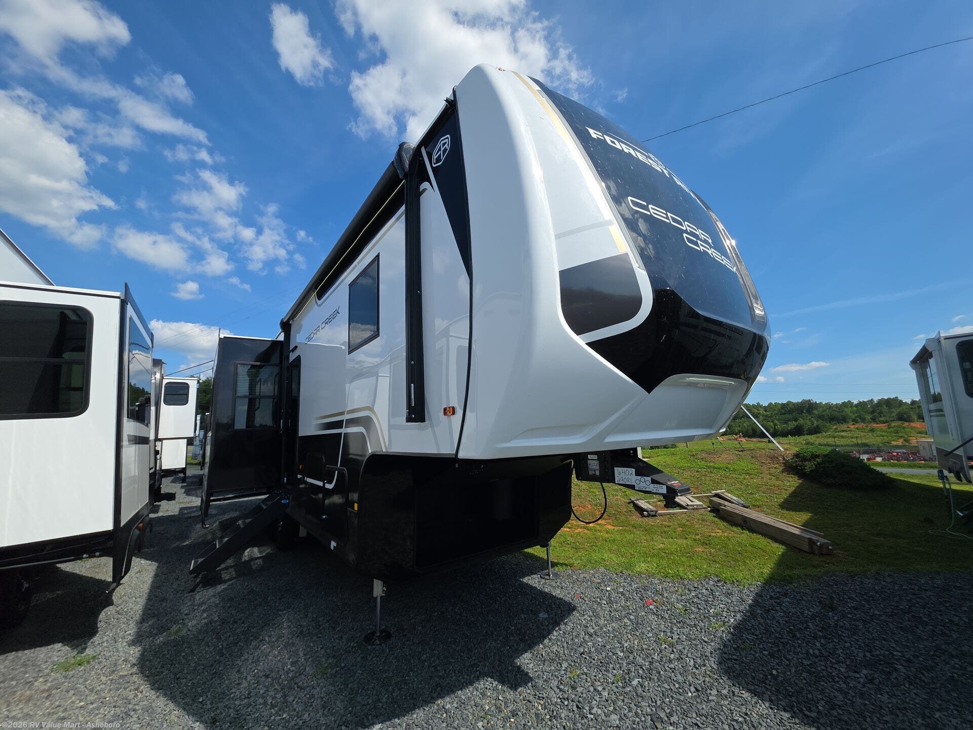 2027 Forest River Cedar Creek 290RL - New Fifth Wheel For Sale by RV Value Mart - Asheboro in Franklinville, North Carolina