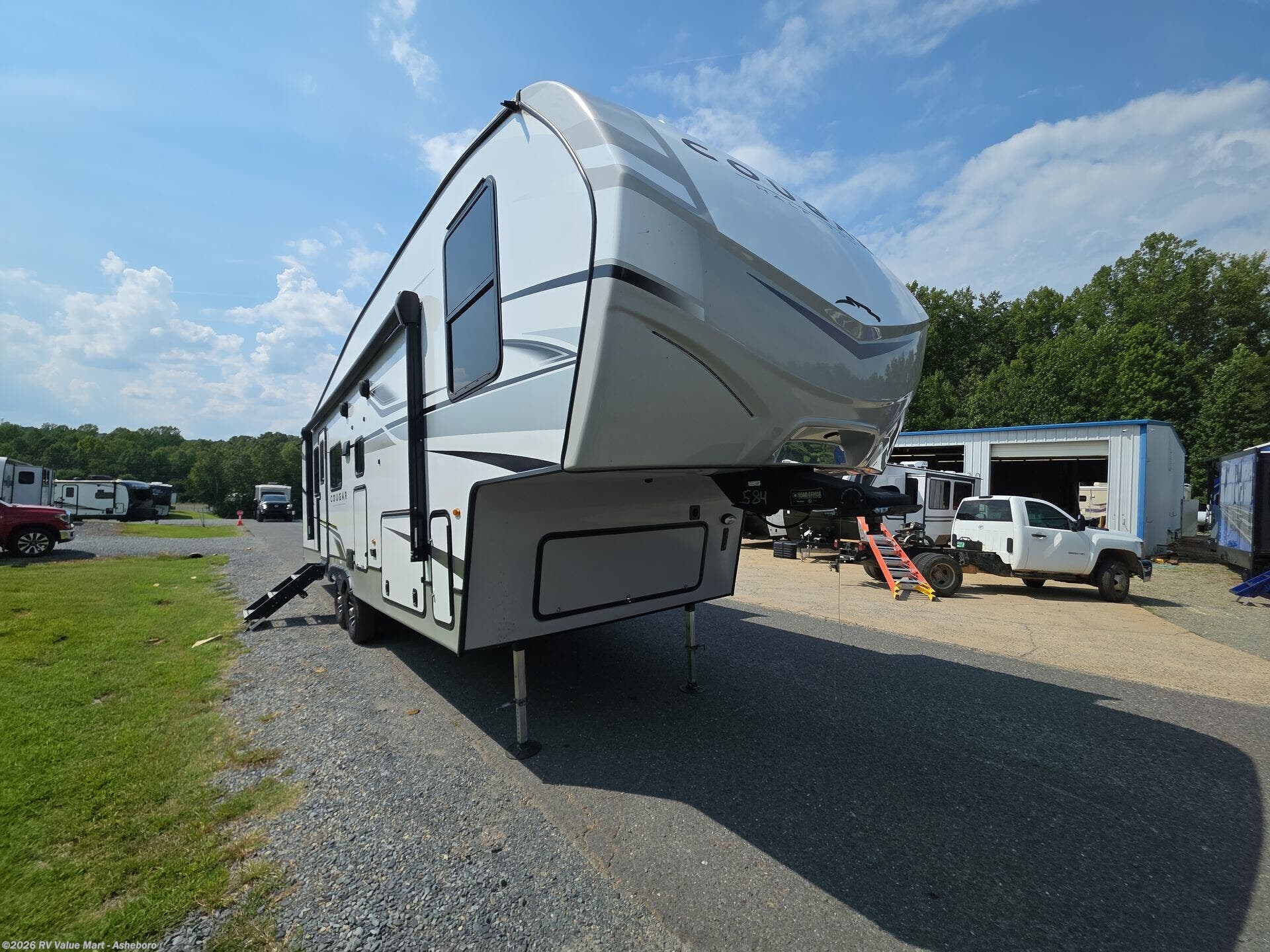 2023 Keystone Cougar Half-Ton 29BHL - Used Fifth Wheel For Sale by RV Value Mart - Asheboro in Franklinville, North Carolina