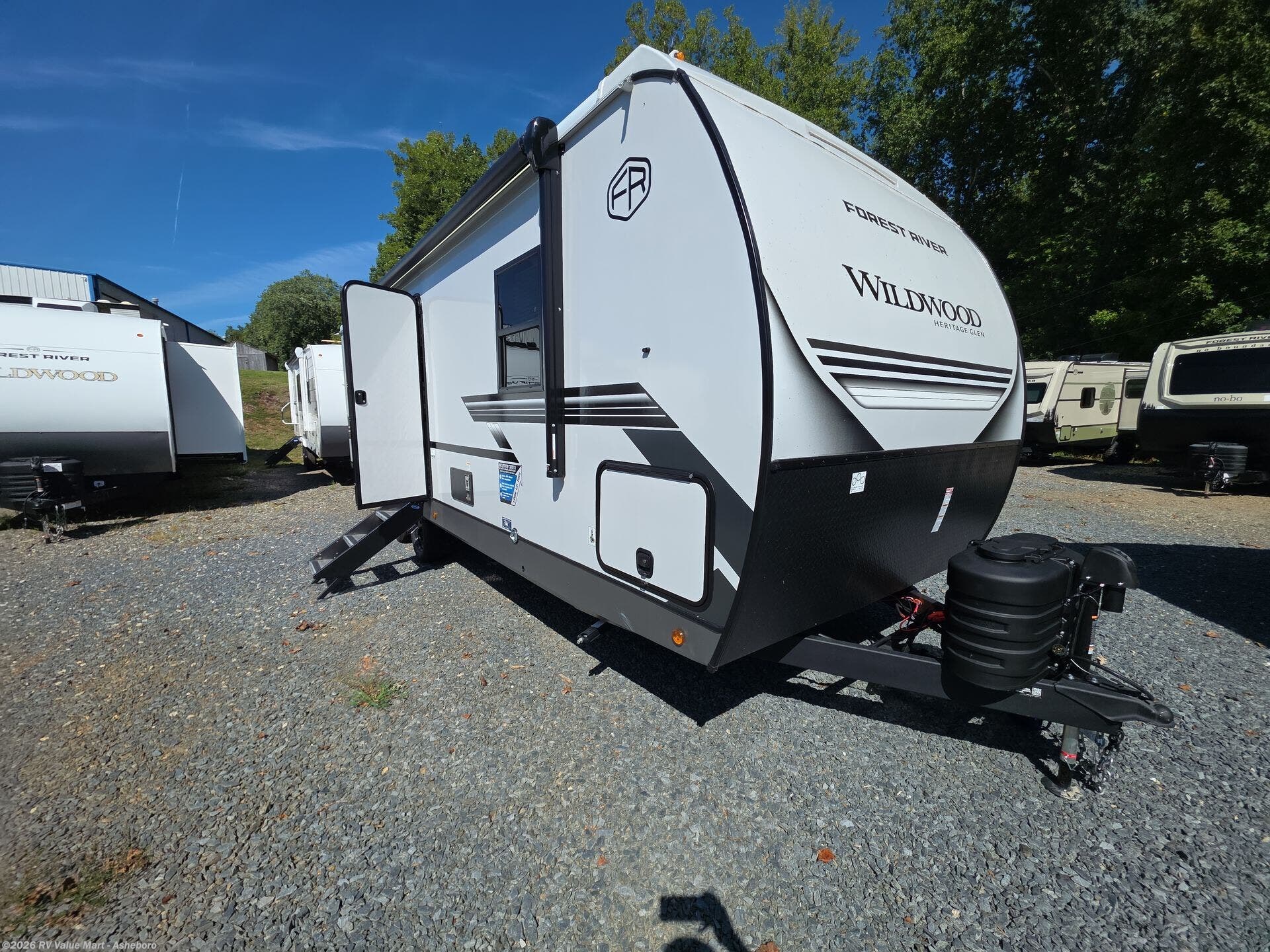 2027 Forest River Wildwood Heritage Glen Hyper- Lyte 255RBHL - New Travel Trailer For Sale by RV Value Mart - Asheboro in Franklinville, North Carolina