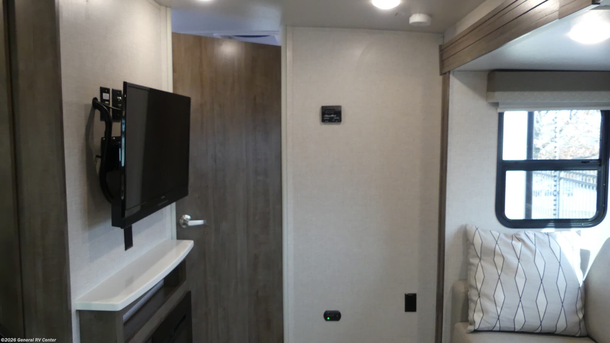 2023 Forest River Flagstaff Micro Lite 25FKBS - Used Travel Trailer For Sale by General RV Center in West Chester, Pennsylvania