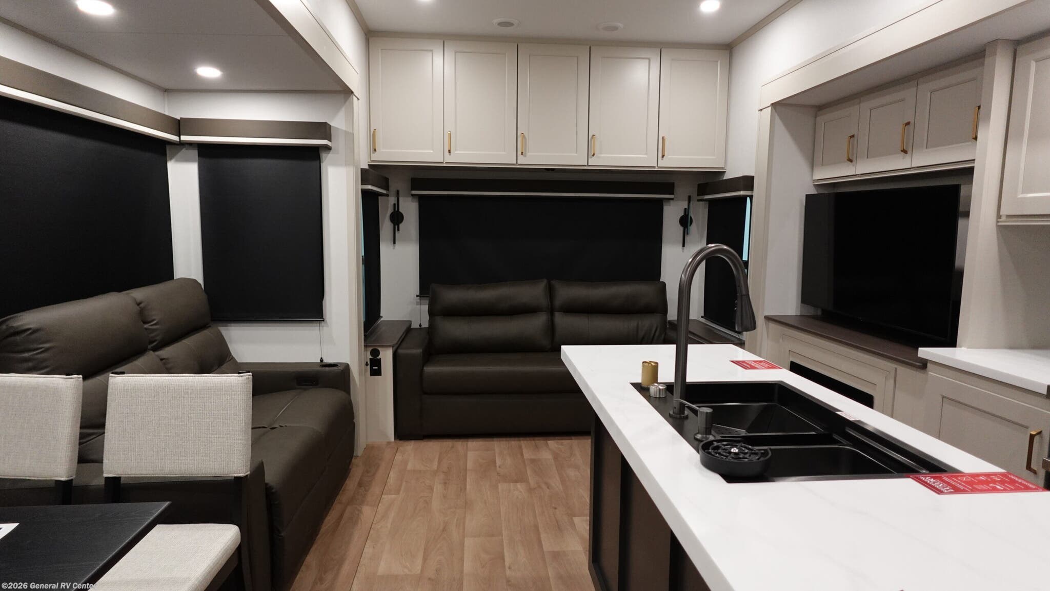 2026 Grand Design SOLITUDE-I 3003RL - New Fifth Wheel For Sale by General RV Center in West Chester, Pennsylvania