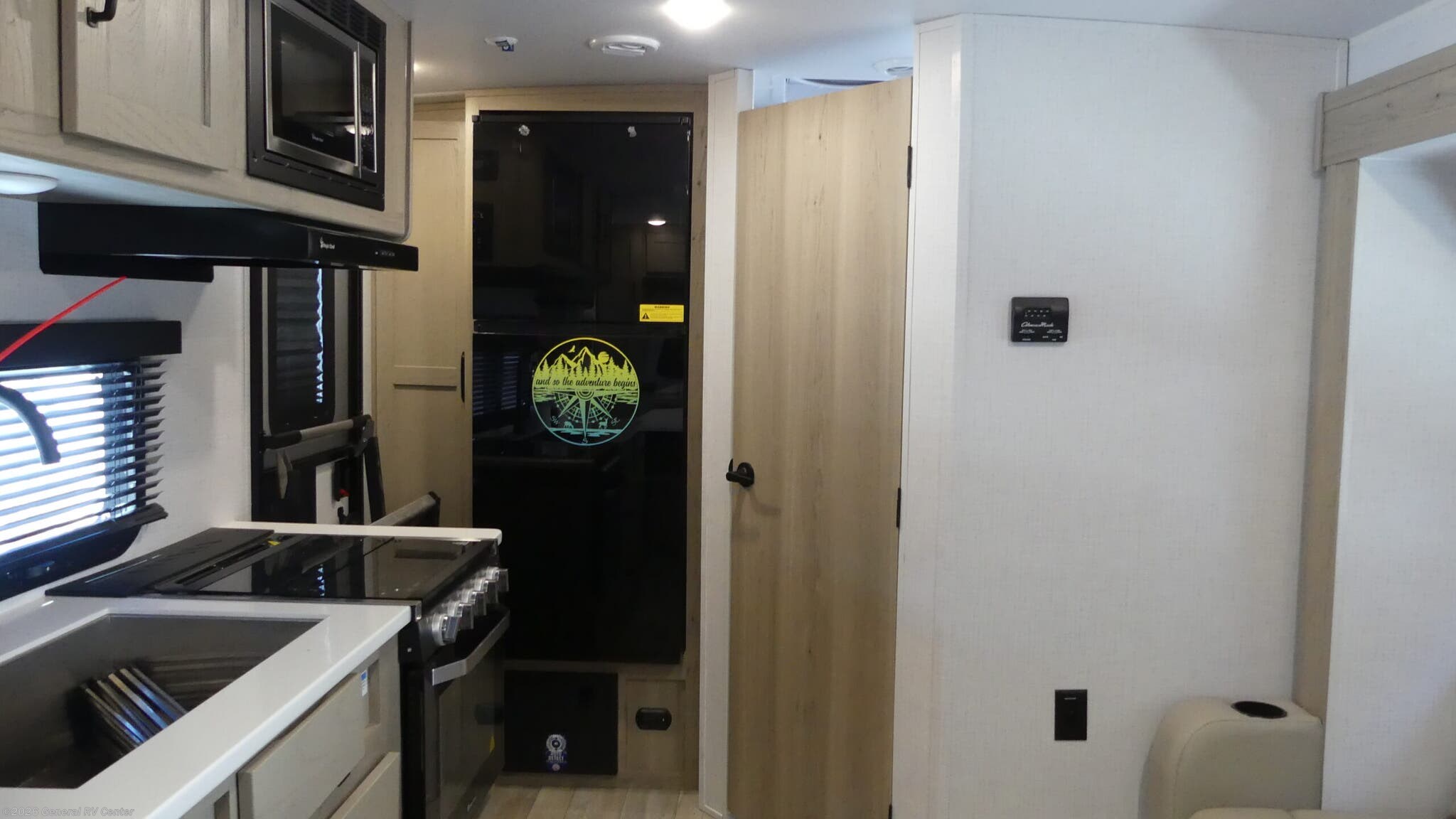 2024 Forest River Rockwood Mini Lite 2109S - Used Travel Trailer For Sale by General RV Center in West Chester, Pennsylvania