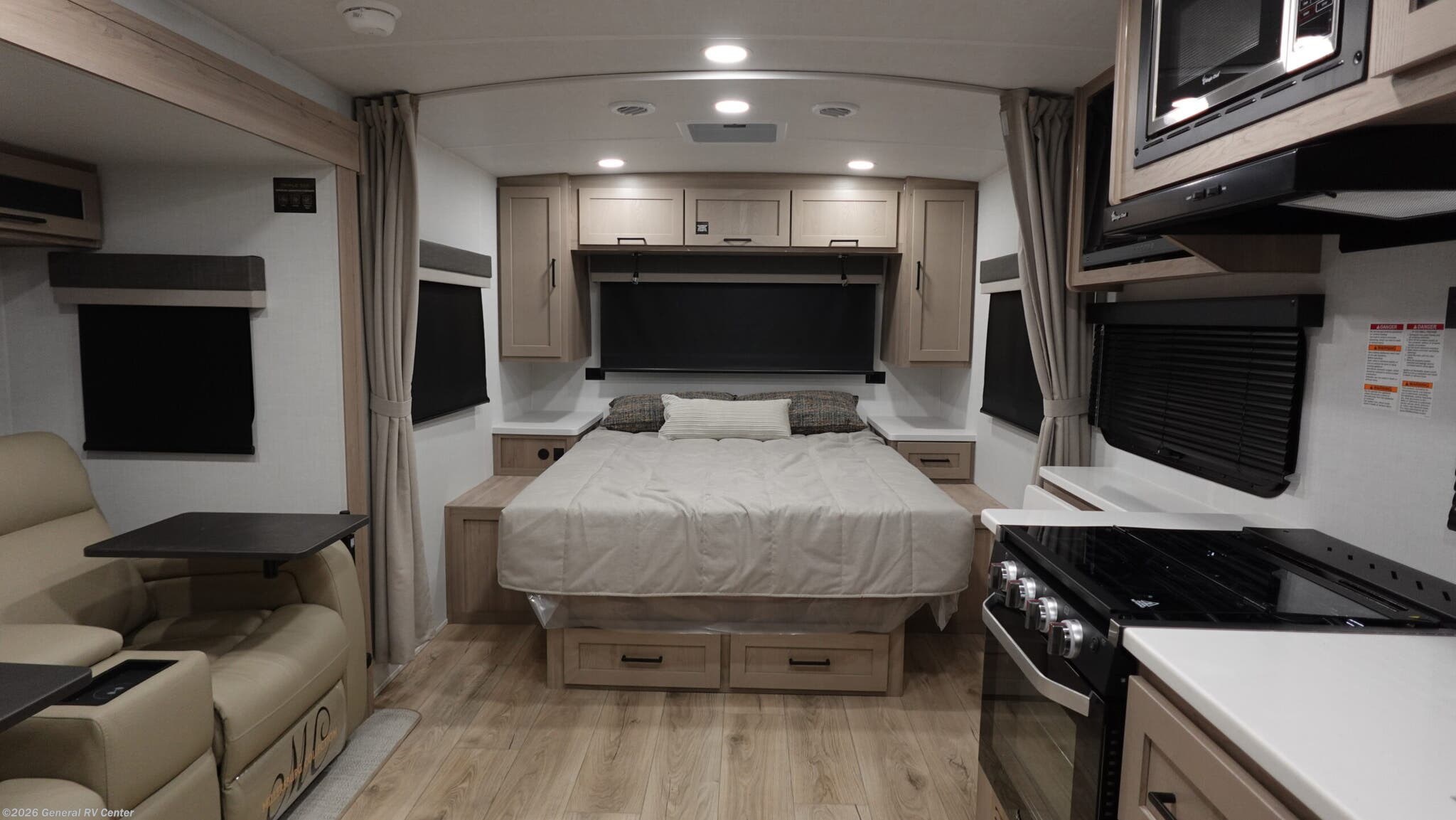 2026 Forest River Salem 31KQBTS - New Travel Trailer For Sale by General RV Center in Fort Pierce, Florida