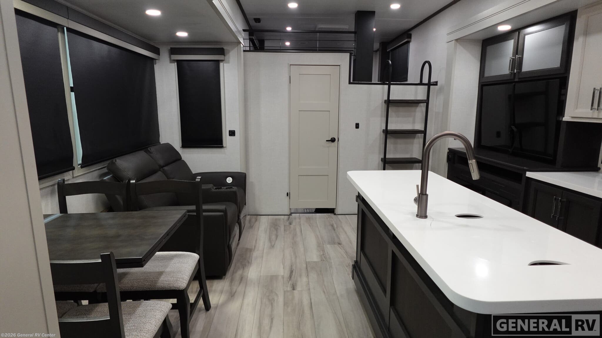 2026 Keystone Avalanche 390DS - New Fifth Wheel For Sale by General RV Center in Fort Pierce, Florida