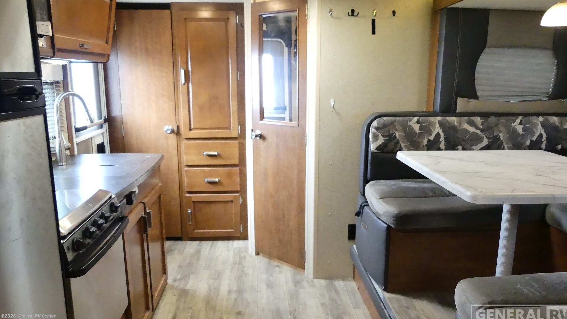 2017 Lance 1995 - Used Travel Trailer For Sale by General RV Center in Fort Pierce, Florida