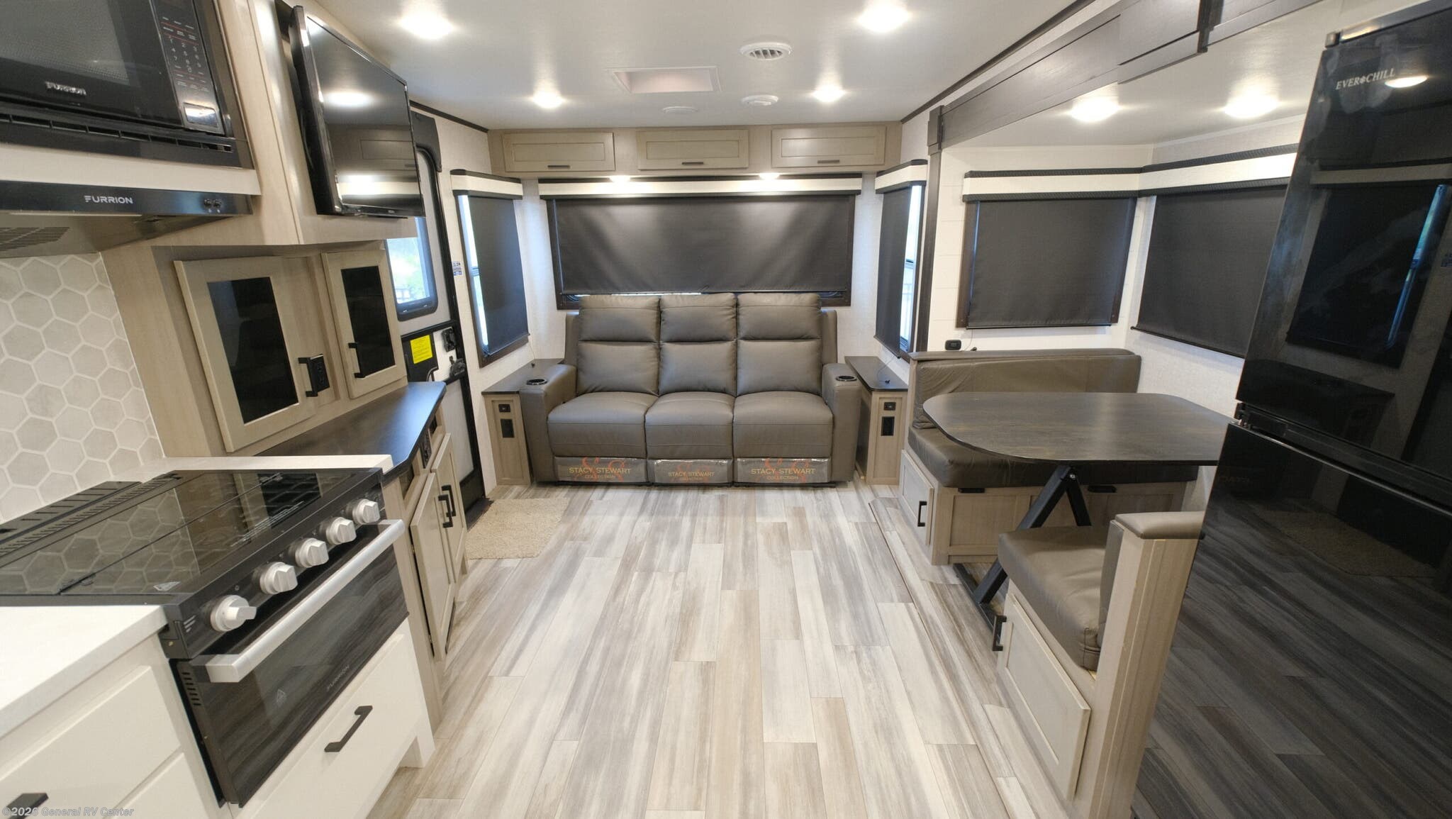 2024 Jayco Jay Feather 26RL - Used Travel Trailer For Sale by General RV Center in Fort Pierce, Florida