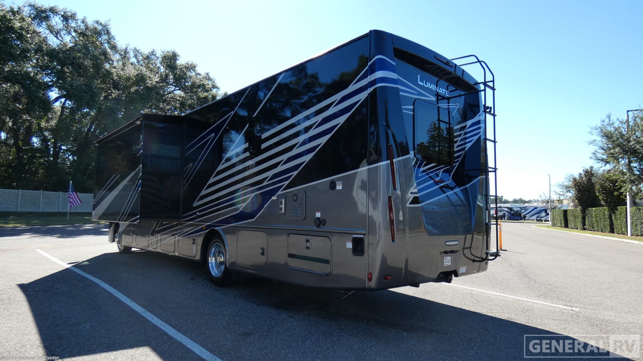 2026 Luminate CC35 by Thor Motor Coach from General RV Center in Fort Pierce, Florida