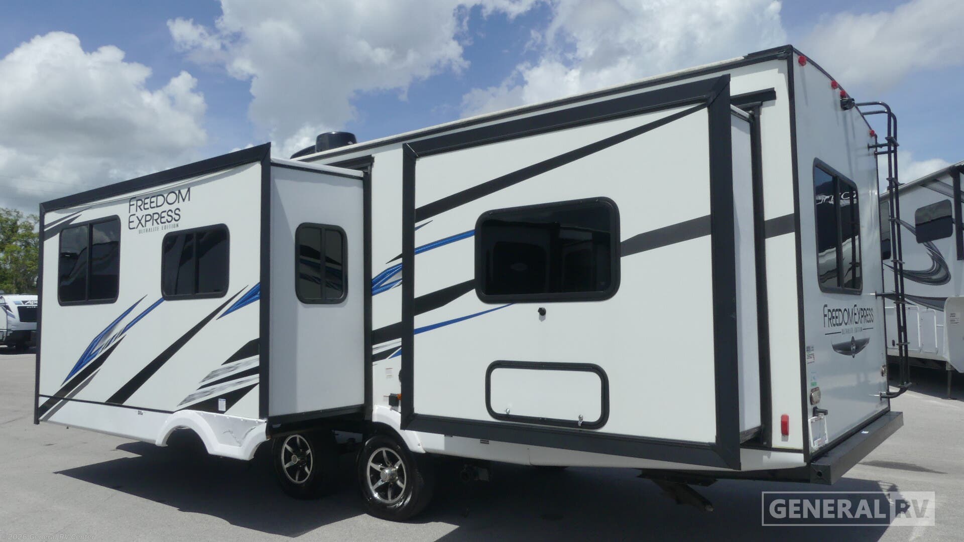 2022 Freedom Express Ultra Lite 259FKDS by Coachmen from General RV Center in Fort Pierce, Florida