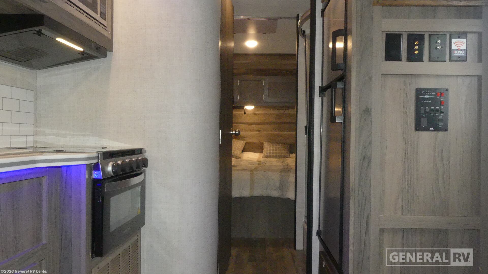 Used 2021 Gulf Stream Vista Cruiser 19ERD available in Fort Pierce, Florida