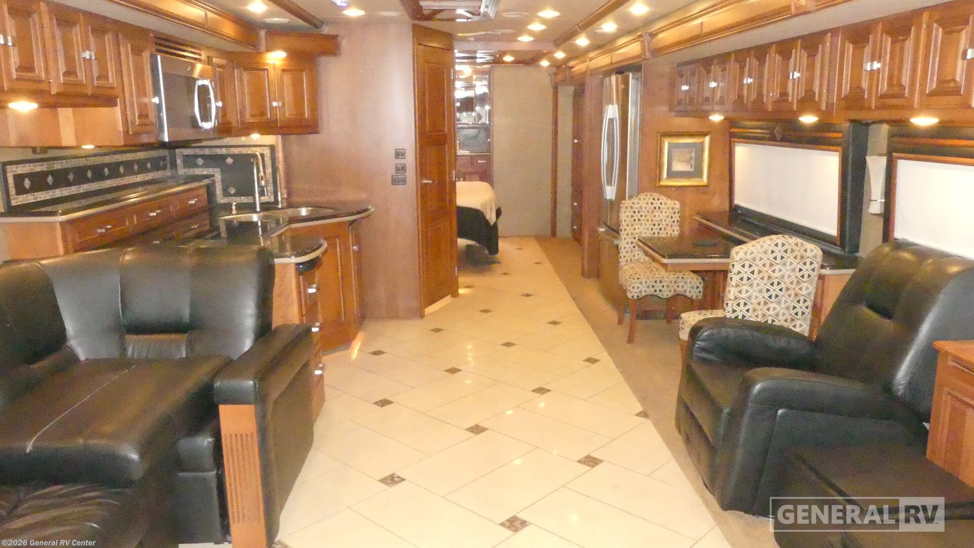 2013 Winnebago Tour 42QD - Used Class A For Sale by General RV Center in Fort Pierce, Florida