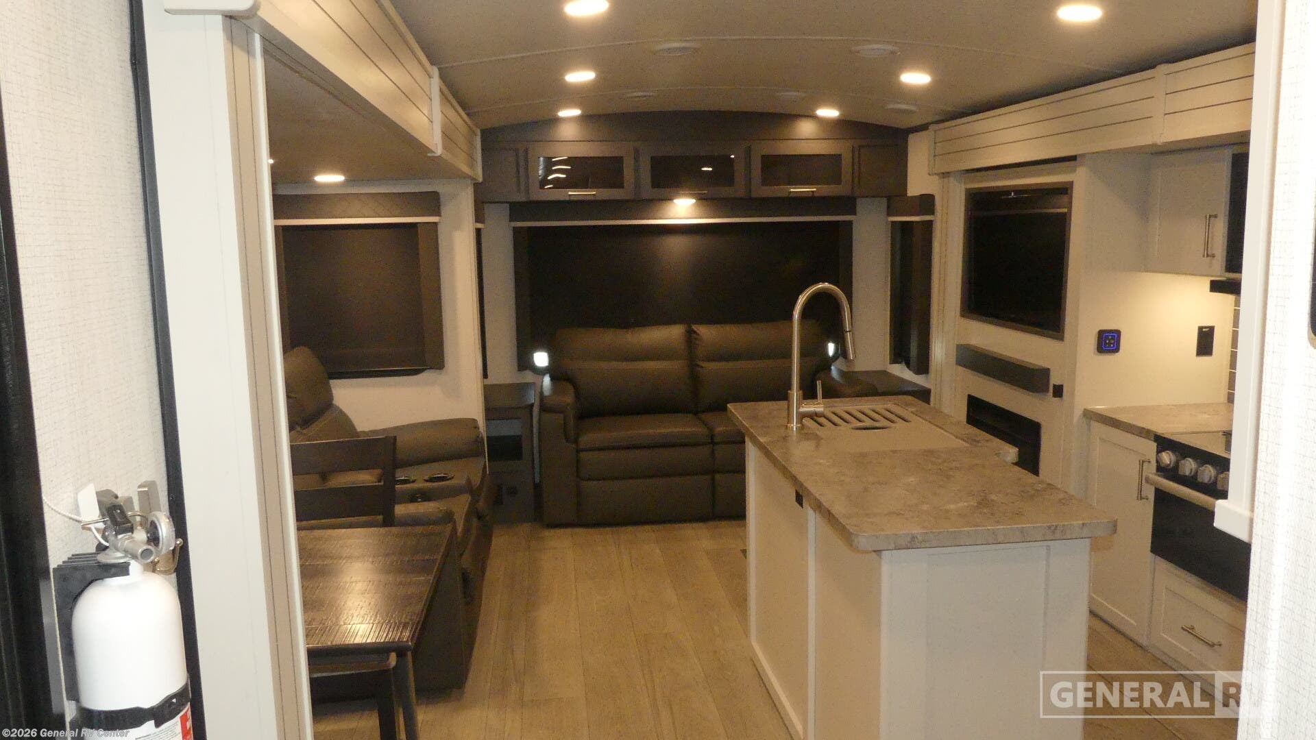 2025 Keystone Cougar Half Ton 33RLI - Used Fifth Wheel For Sale by General RV Center in Fort Pierce, Florida