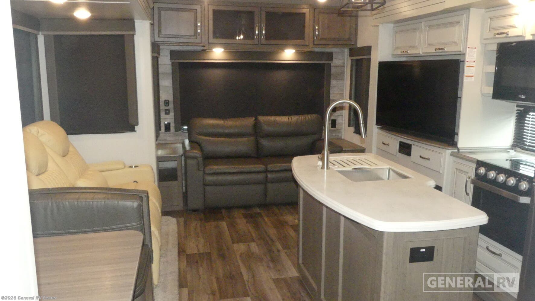 2021 Keystone Cougar 368MBI - Used Fifth Wheel For Sale by General RV Center in Fort Pierce, Florida