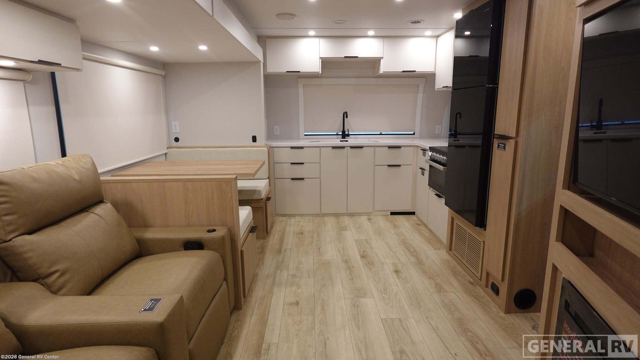 New 2026 Winnebago Thrive 26FKD available in Fort Myers, Florida